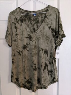 Lux Olive Tie-Dye V-Neck Short Sleeve Tee
